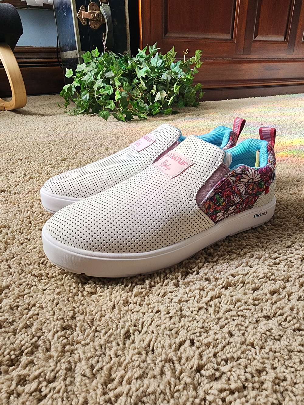 Xtratuf Women’s White Floral Slip-On Athletic Shoes